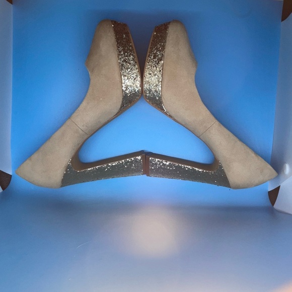 GUC Elle Elegant Beige and Gold Glitter Heels - Picture 4 of 8
